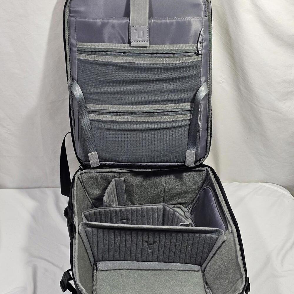 ULANZI BP09 Camera Backpack Versatile Camera Travel Bag 22L Capacity - Picture 5 of 13